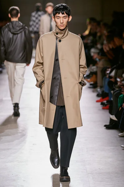 Look 12